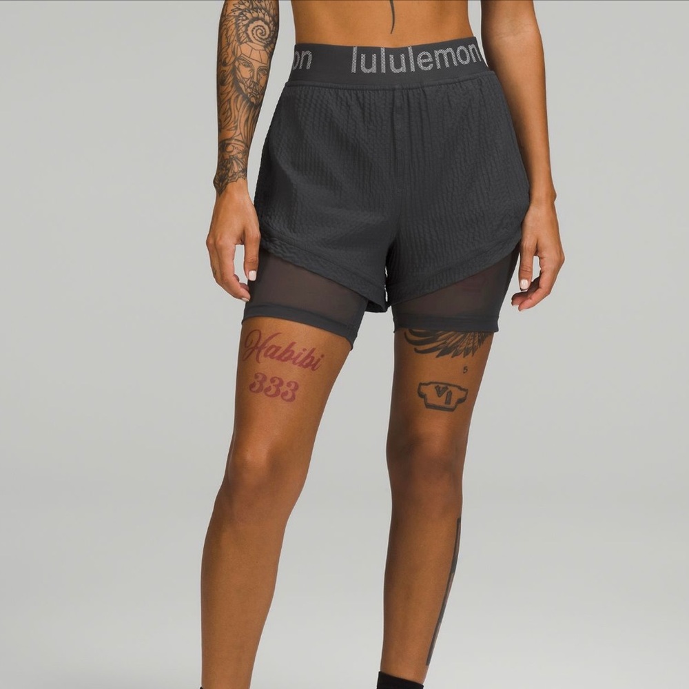 Lululemon Logo Waistband High-Rise Training Shorts | Black | Size: 4